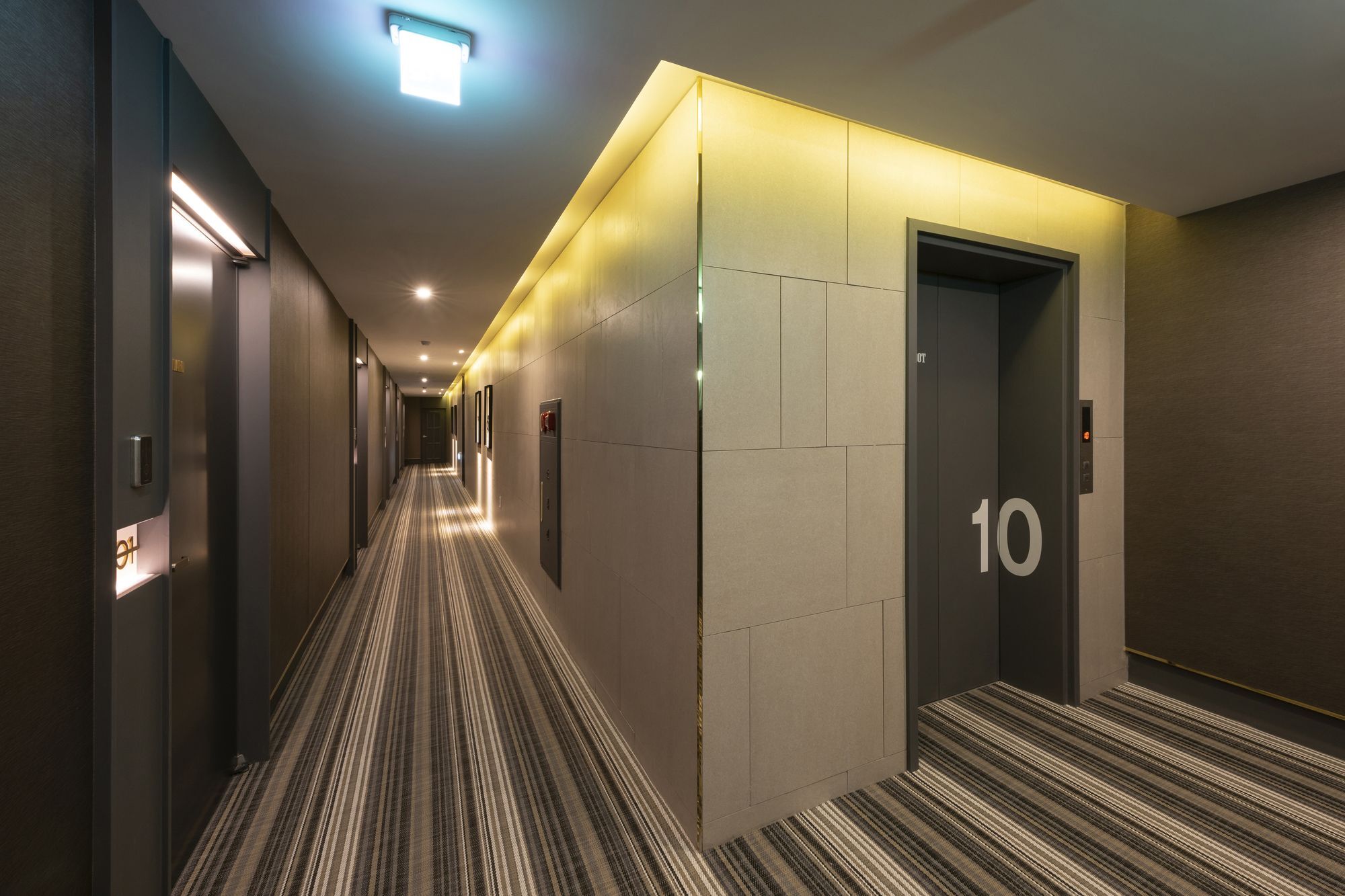 Hotel Brown-dot Gupo 2*
