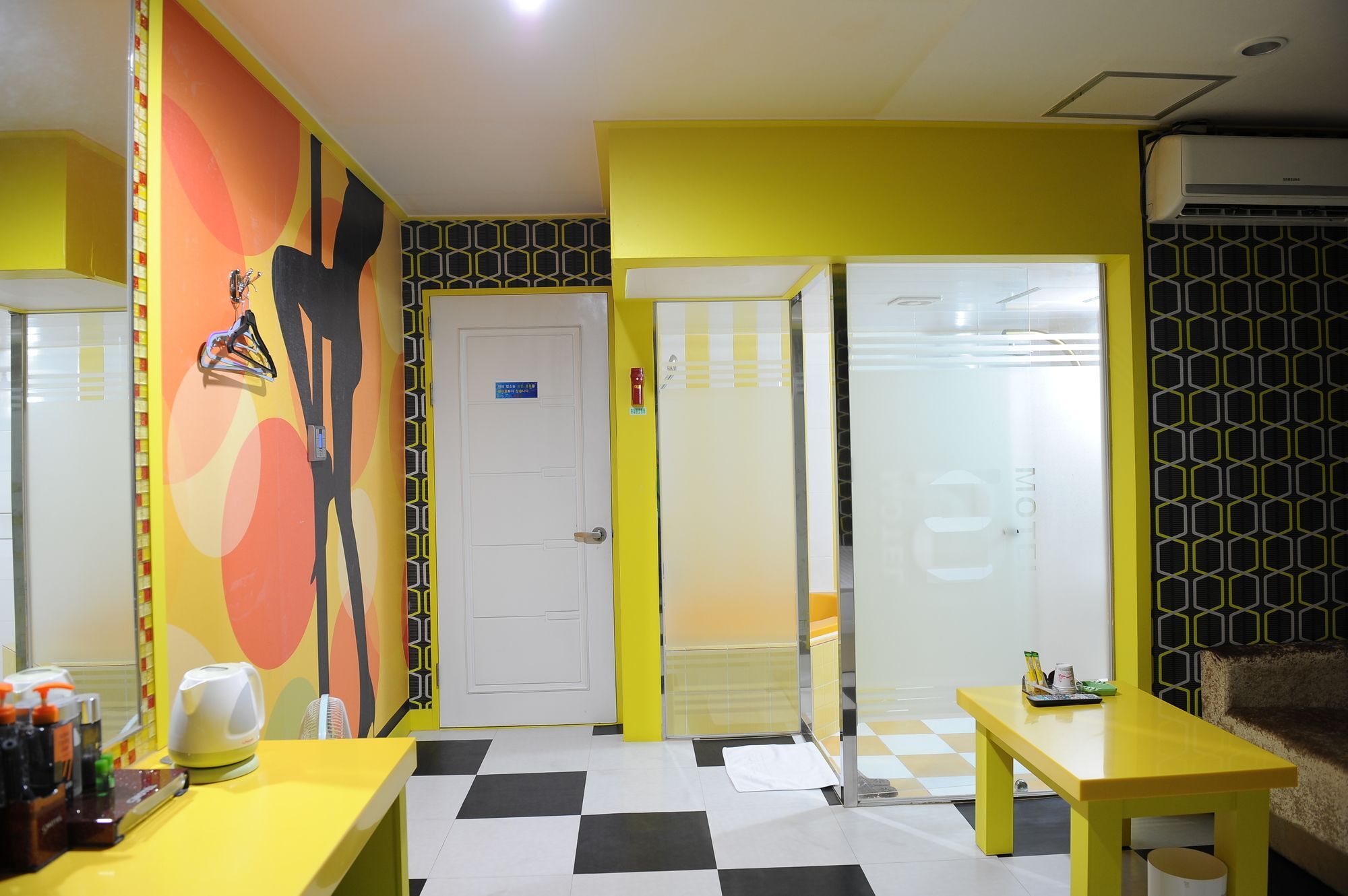 Motel Kangseo S 2*