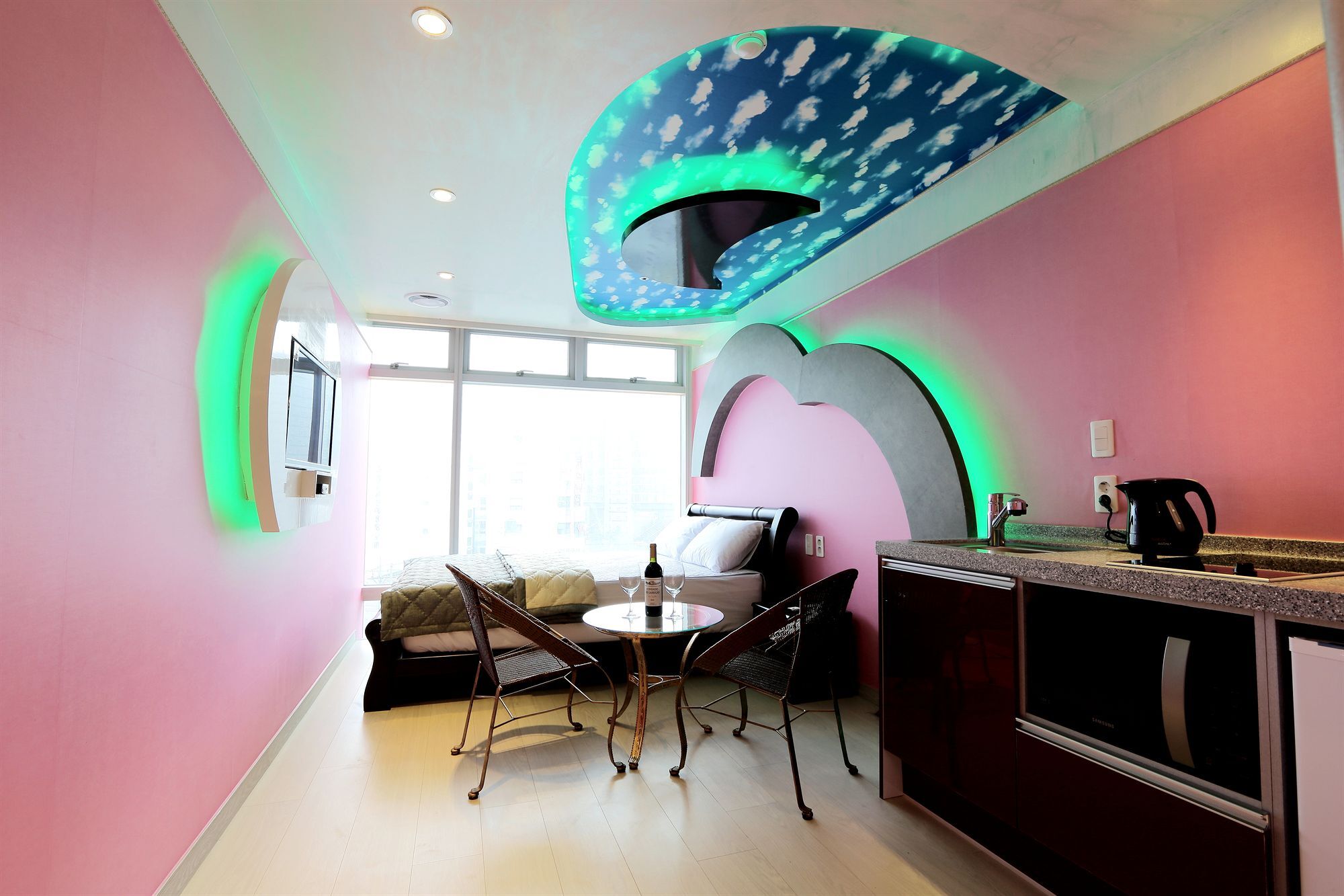 Hotel The Moon 2*