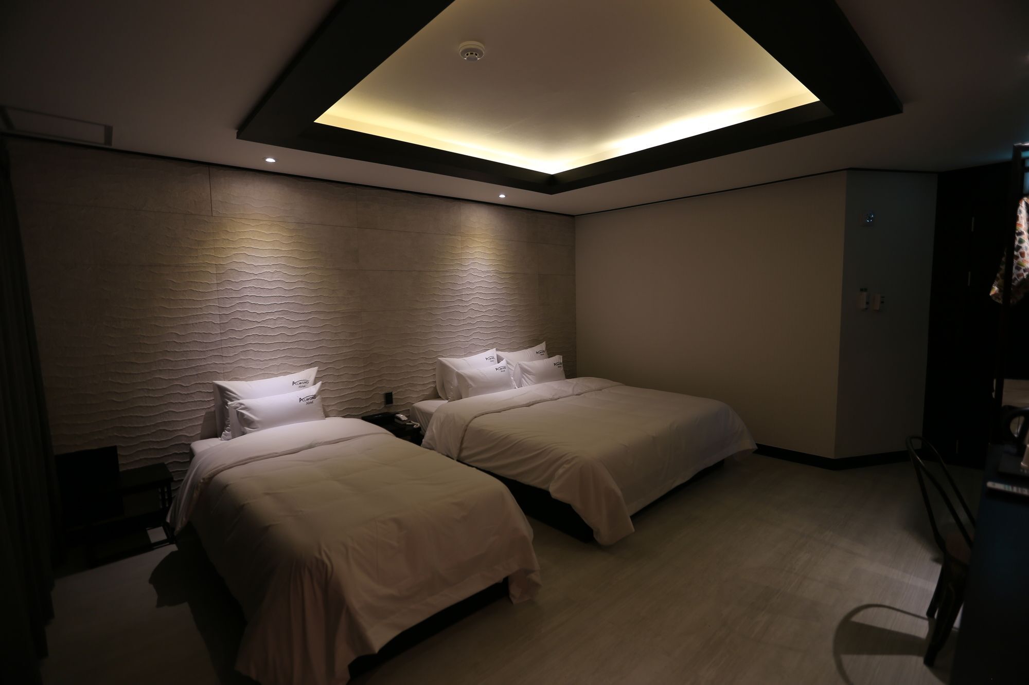 Almond Gupo Station Hotel