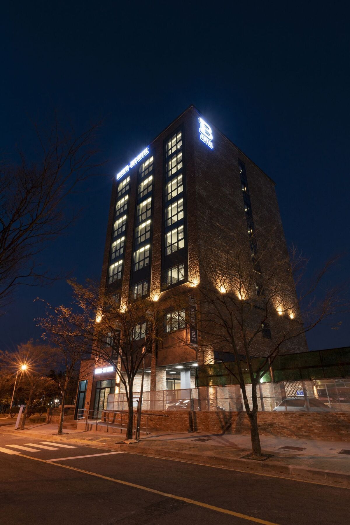 Brown-dot Shinho Hotel 3*