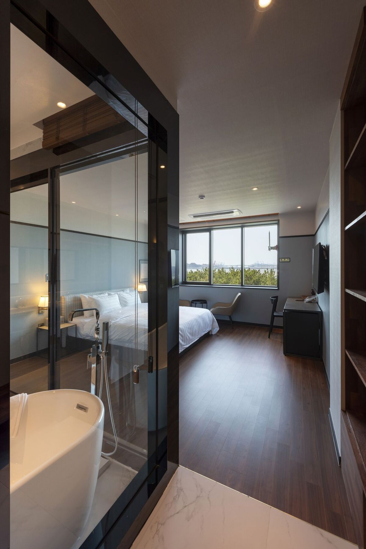 Brown-dot Shinho 3* Busan