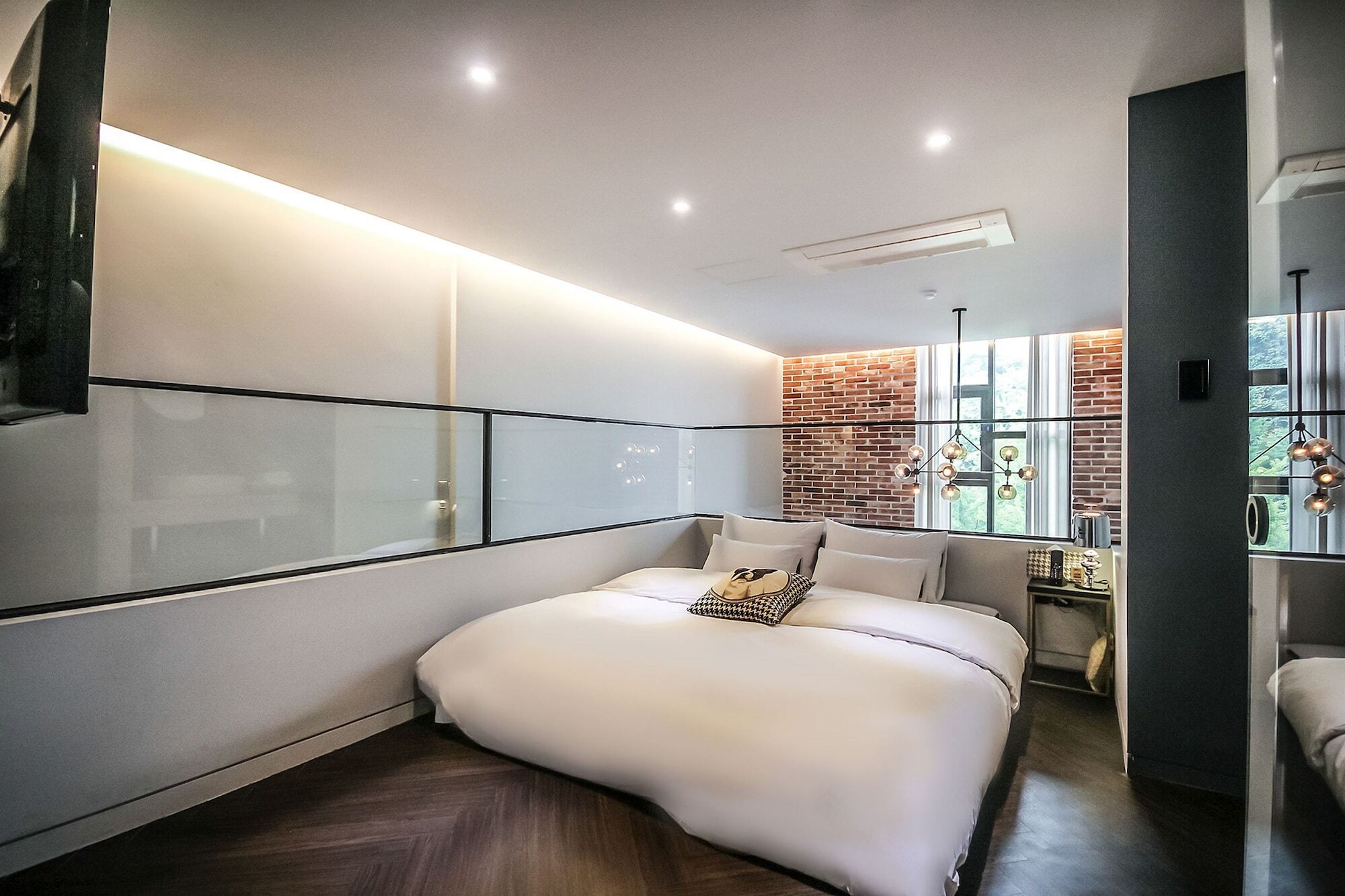 Hound Nampo Hotel 2*