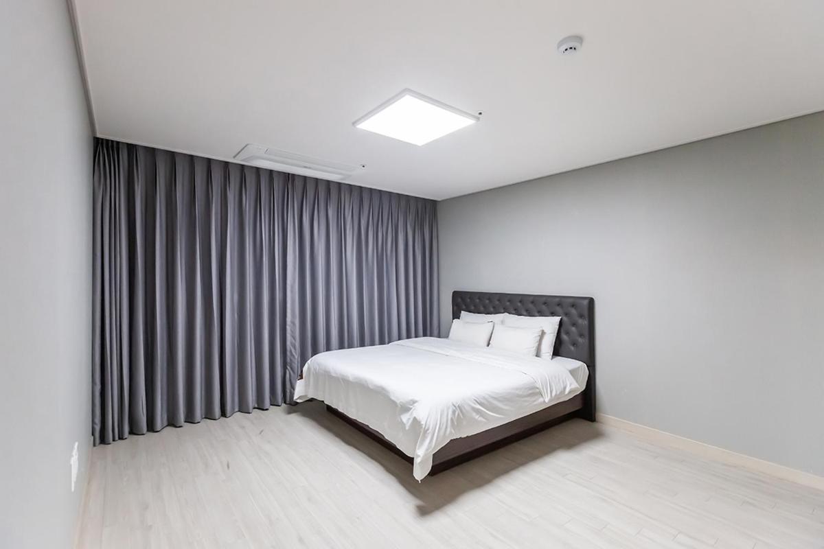 Seomyeon Brown-dot Gold 3* Busan
