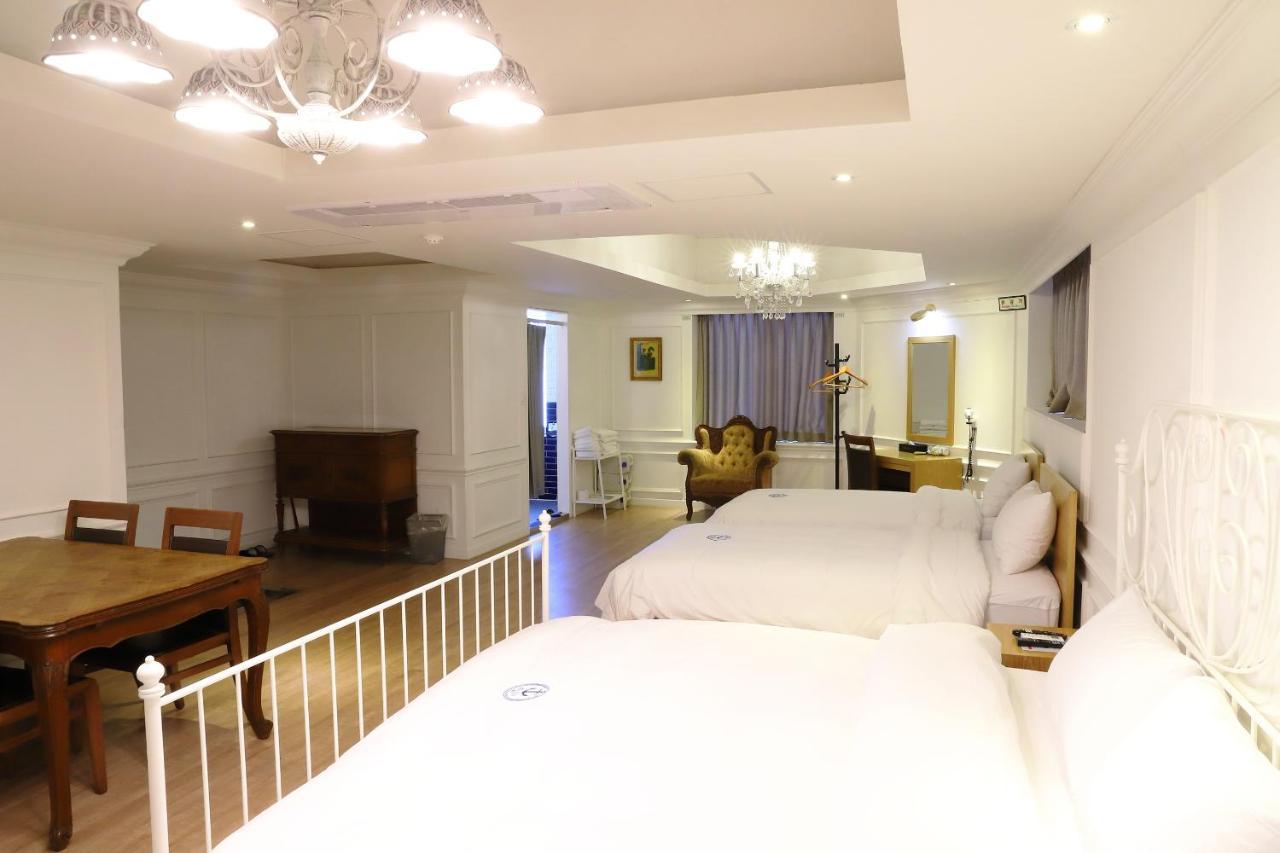 Hillside Hotel 3*