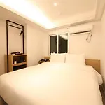Busan Seomyeon Business Hotel J7