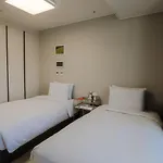 Shiftdoor Residence Hari