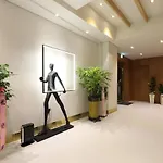 H Avenue Hotel Minam