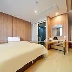 Bon Hotel Business