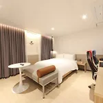 Hound Hotel Sasang Branch