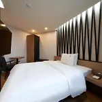 Bon Hotel Business