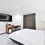 Calm Rest Hotel Busan Sasang