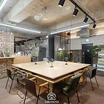 Travel Light Hostel