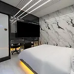 Reina Hotel