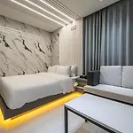Reina Hotel