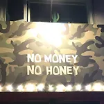 Check And Out Guesthouse & Pub