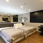 Louis Hotel