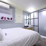 Roo Motel