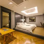 Hotel Smith