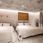 Brown-Dot Hotel Choeup