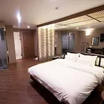 Mango Hotel