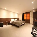 Hotel Egg