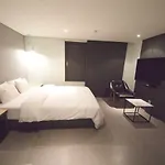 Lazzi Motel