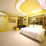 2Ne1 Hotel
