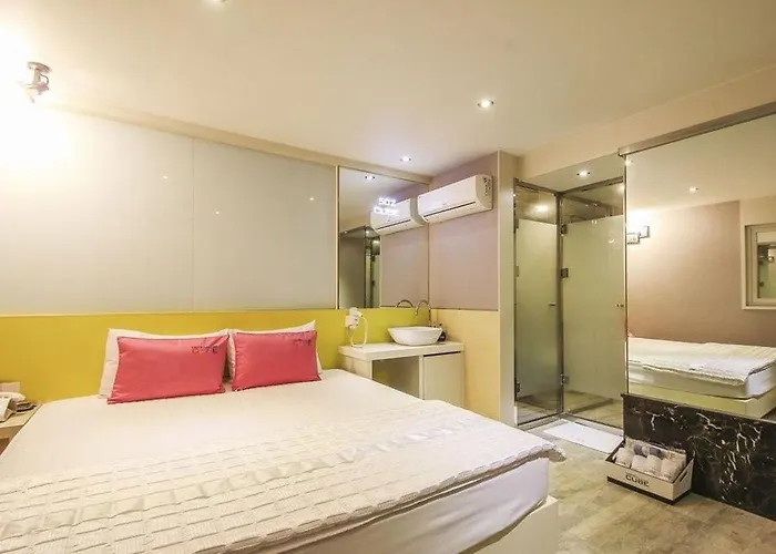 Cube Hotel