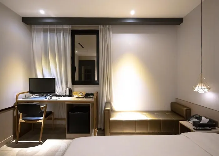 Hound Hotel Seomyeon-Beomcheon
