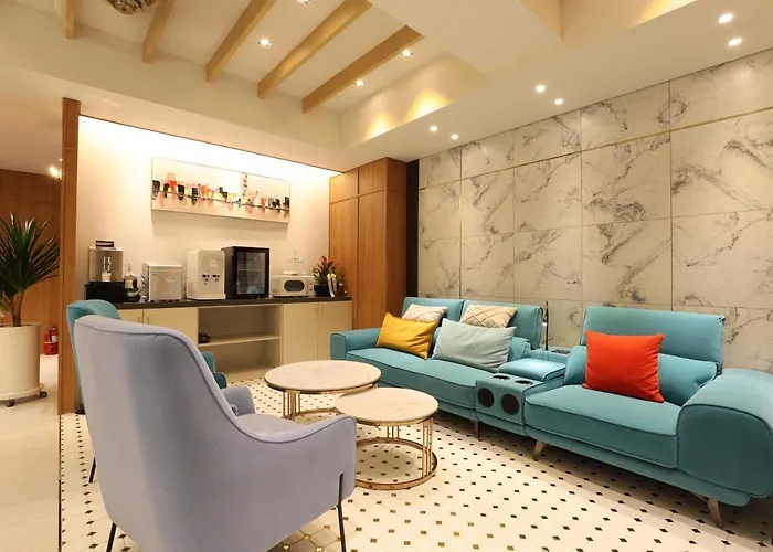 H Avenue Hotel Minam