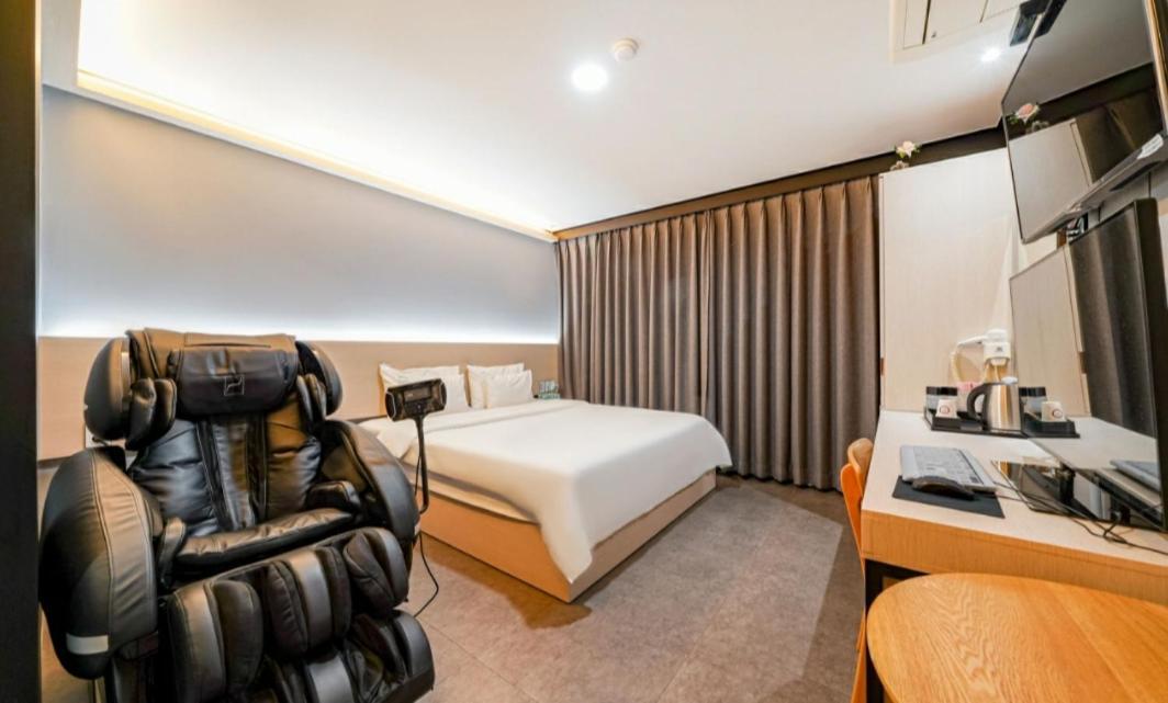 The Hotel 2*