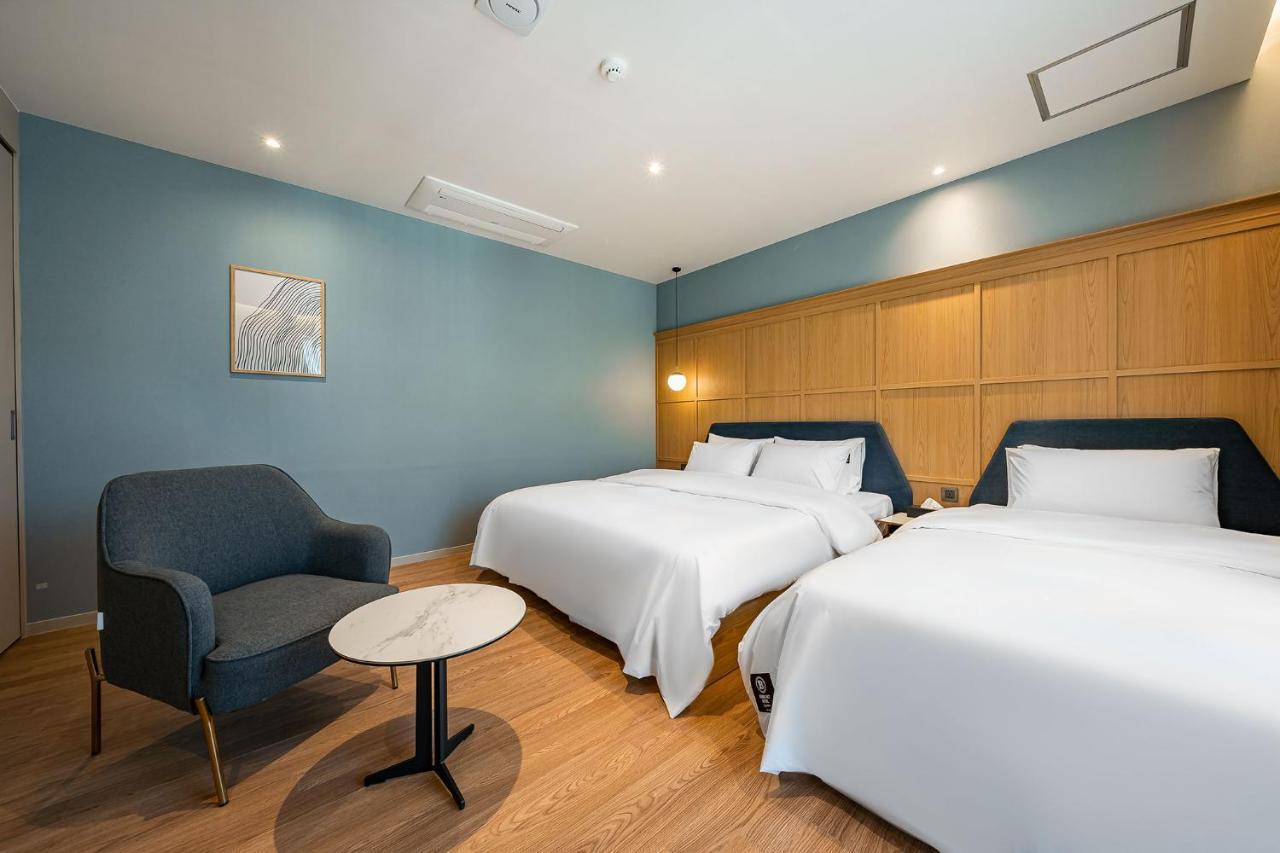 Brown Dot Signature Hotel 3*