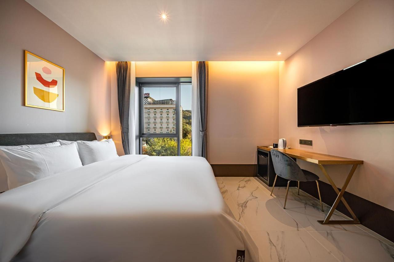 Brown Dot Signature Hotel 3*