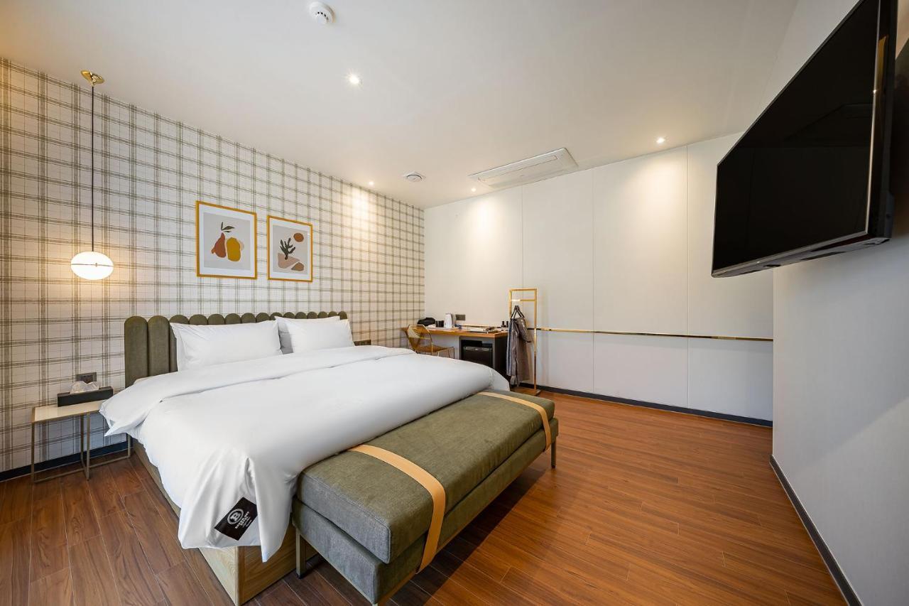 Brown Dot Signature Hotel 3*