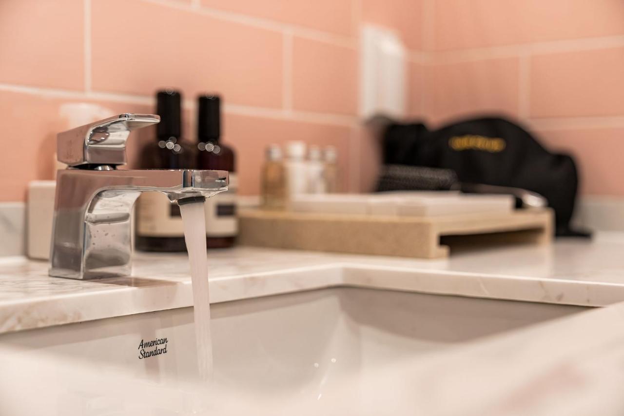 Hotel Brown Dot Signature 3*