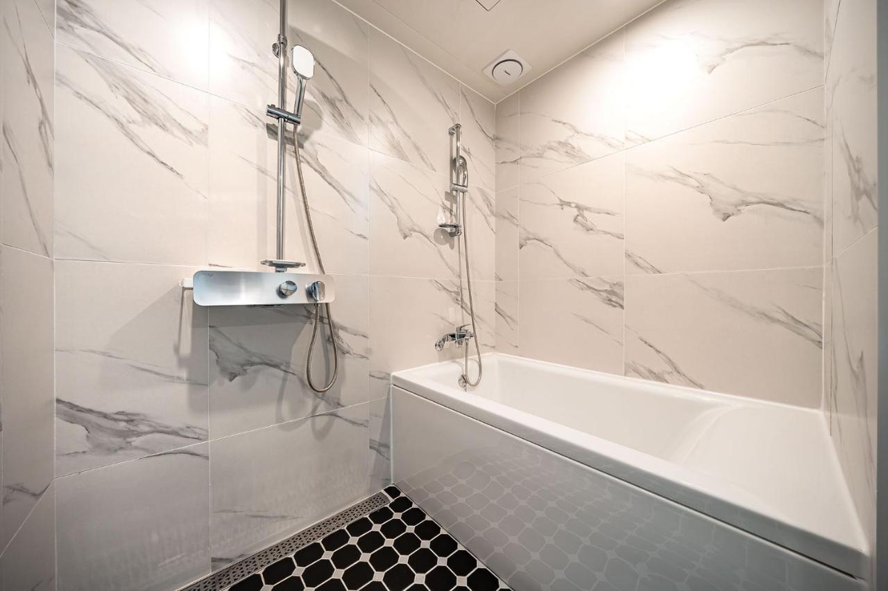 Hotel Brown Dot Signature 3*