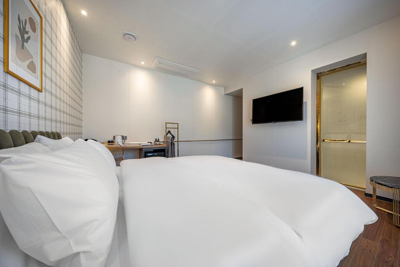 Brown Dot Signature Hotel