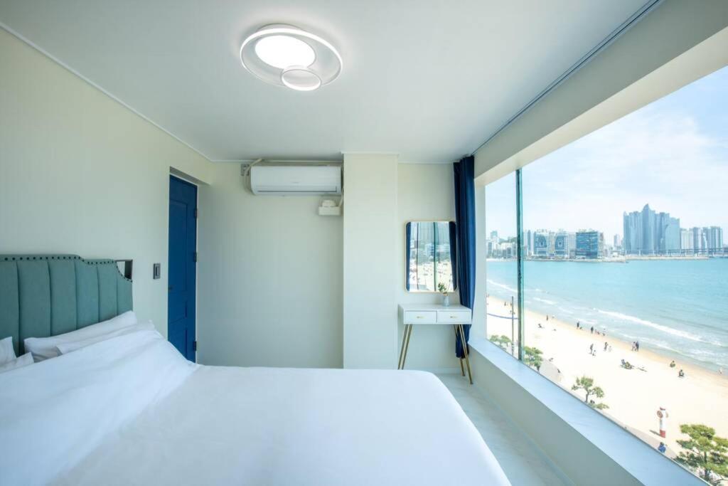 J Pent House Apartment