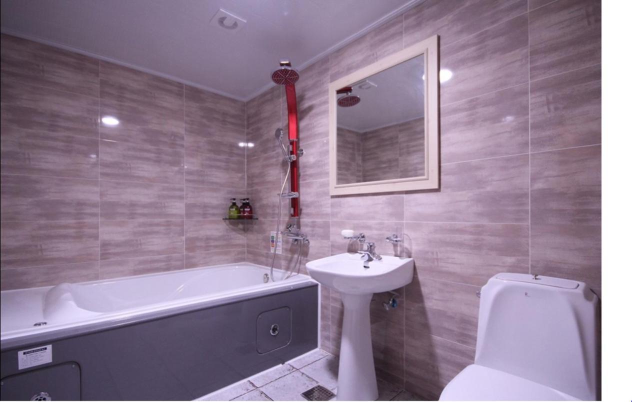 Hotel 9st Traveltel 2*