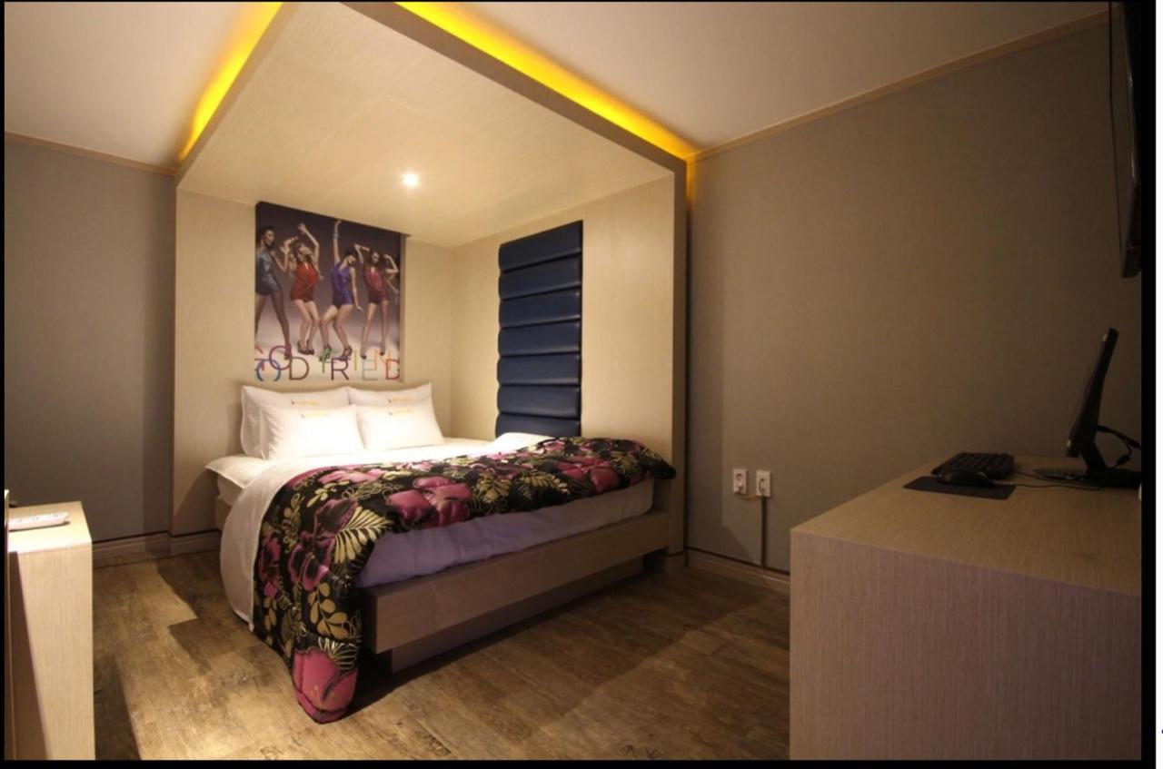 Hotel 9st Traveltel 2*