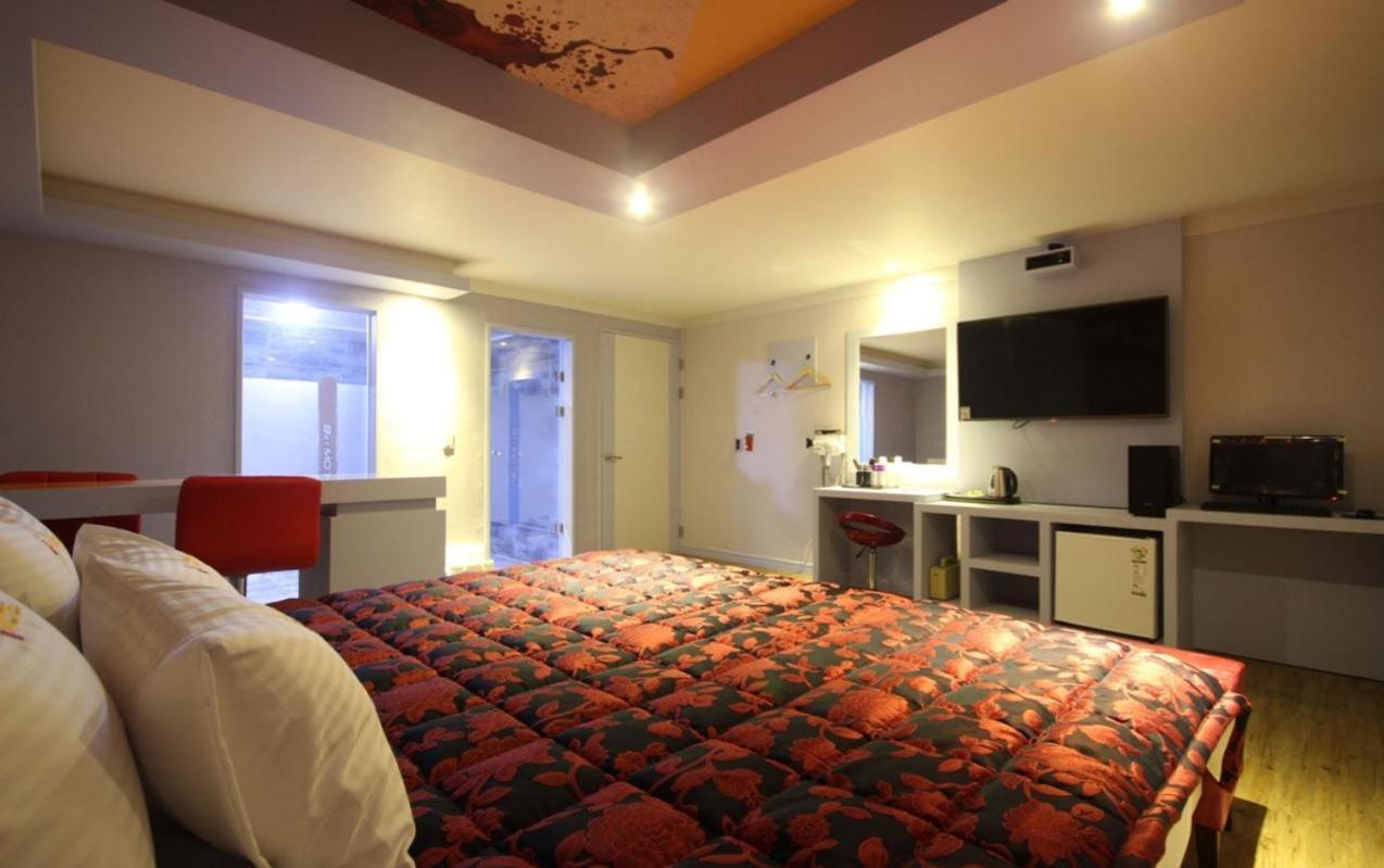 Hotel 9st Traveltel 2*