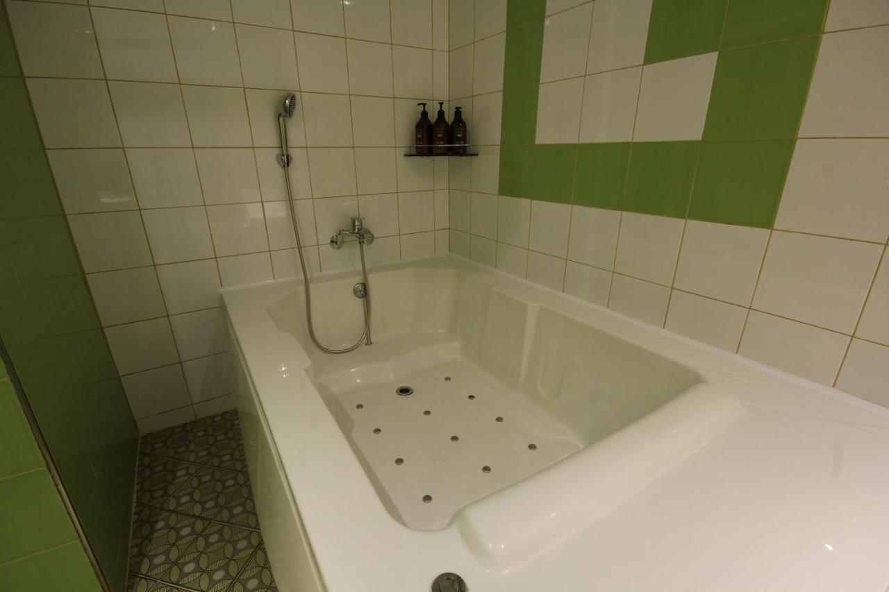 Gem Motel 2*