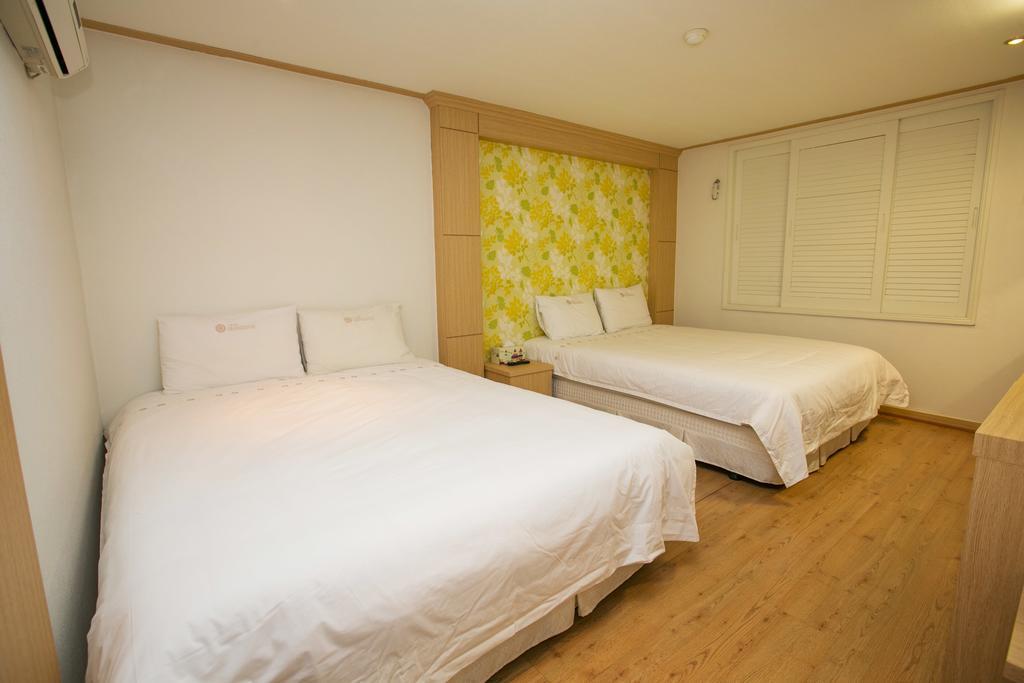 Orange Hotel 2*