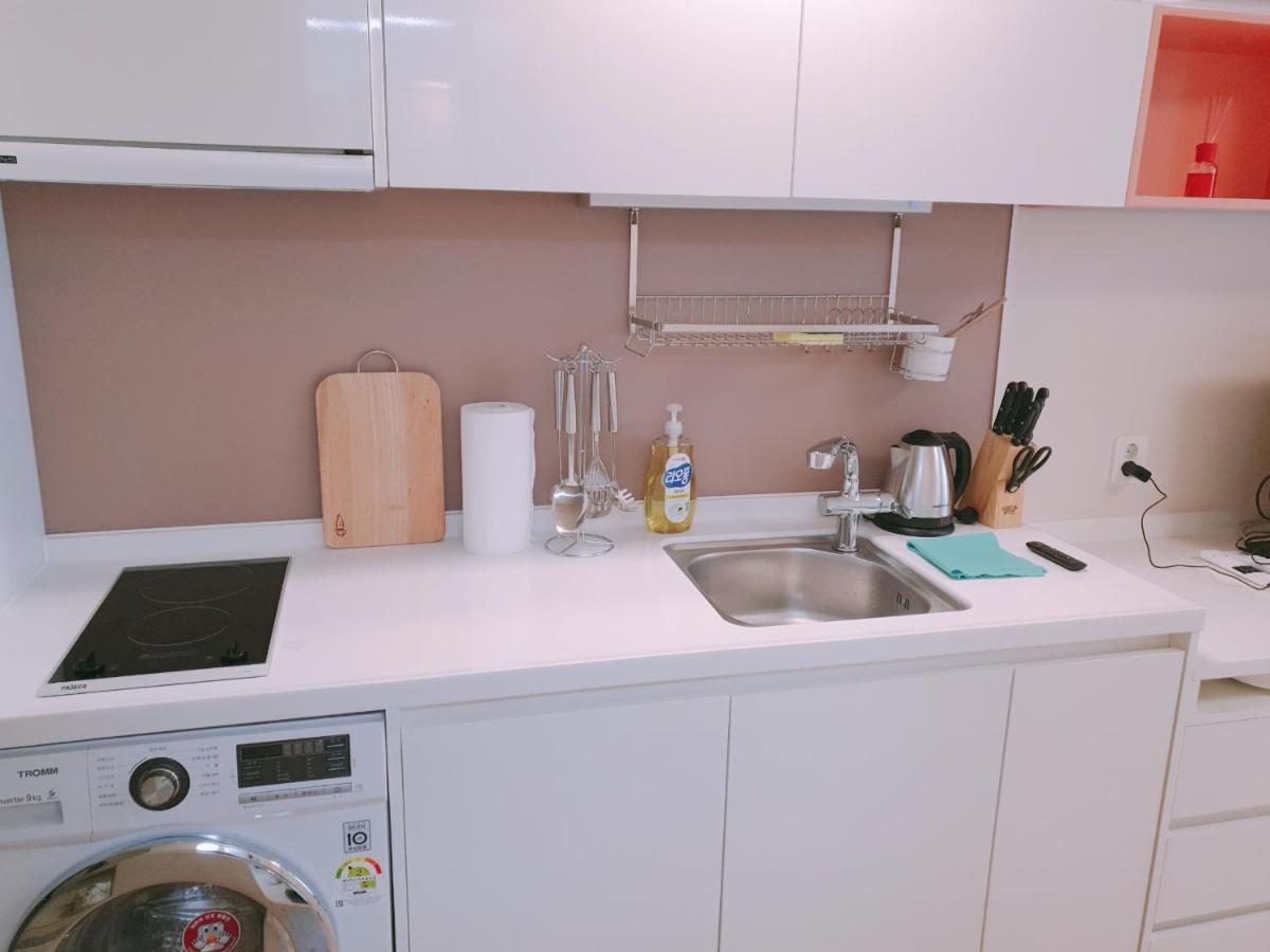 Gaming house for long-term stay l 장기숙박, 자가격리 숙소를 위한 시청역 3분거리 게이밍 하우스 Căn hộ Busan