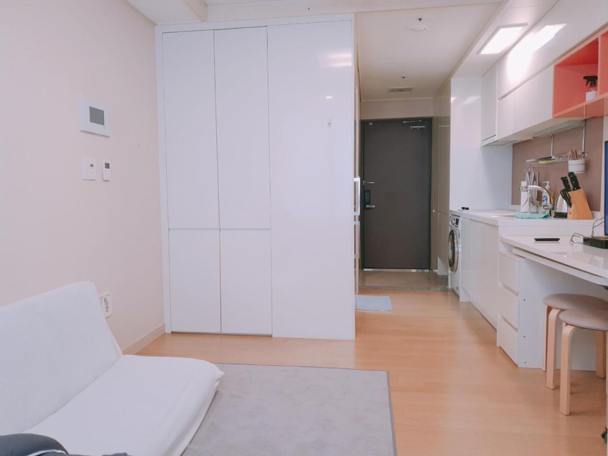 Gaming house for long-term stay l 장기숙박, 자가격리 숙소를 위한 시청역 3분거리 게이밍 하우스 Căn hộ *