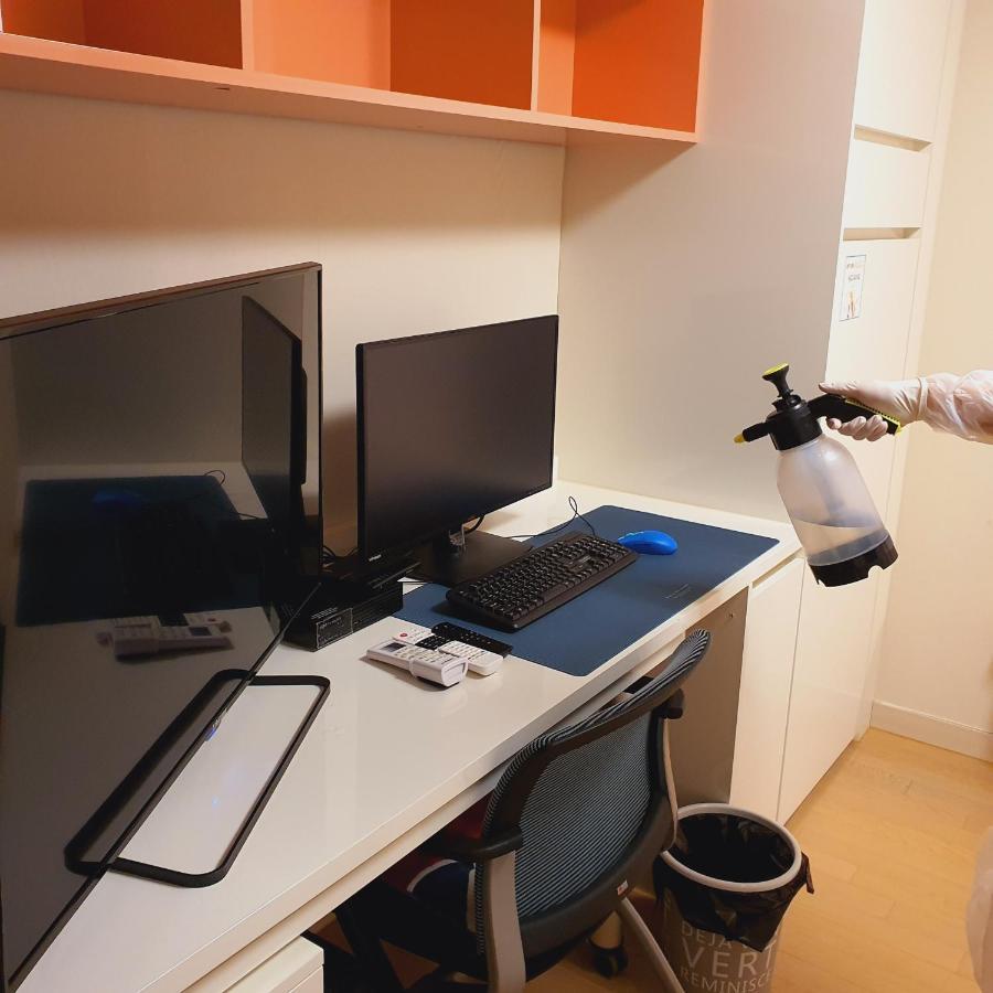Gaming house for long-term stay l 장기숙박, 자가격리 숙소를 위한 시청역 3분거리 게이밍 하우스 Busan