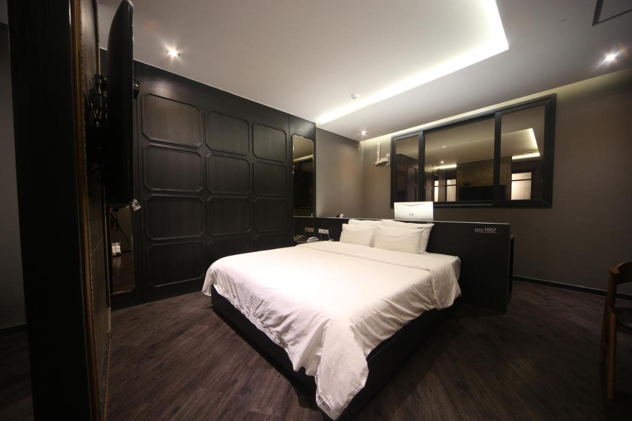 Hotel Beomil Brown Dot