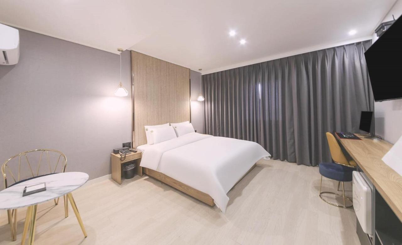 Ariel Motel 2*
