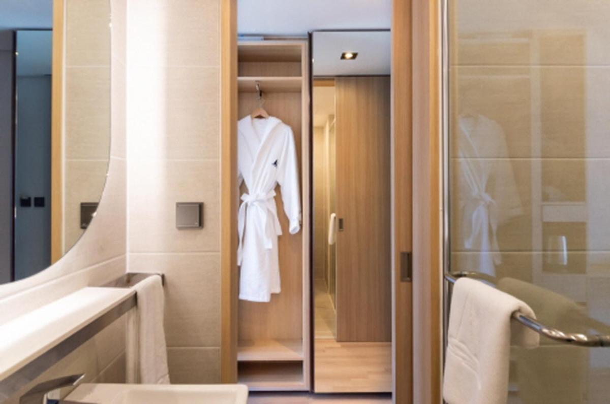 Connect & Hotel *